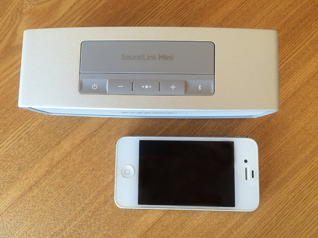 「Bose SoundLink Mini II」とiPhone4Sのサイズ比較